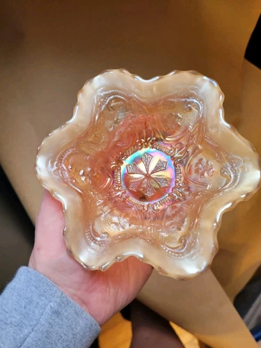 Pretty Peach Opal Dugan Carnival Glass Garden Path Variant Pattern Berry Bowl