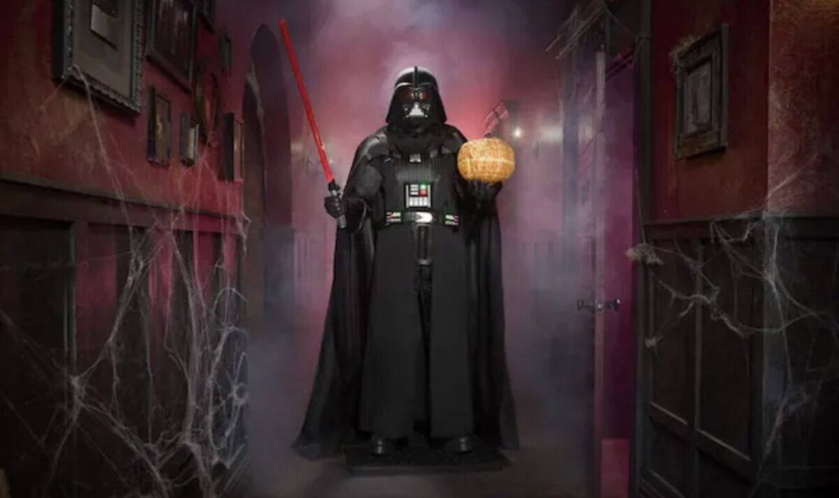 Disney 7 FT. Animated LED Darth Vader Star Wars Halloween Disney 7 FT. Animated LED Darth Vader Star Wars Halloween