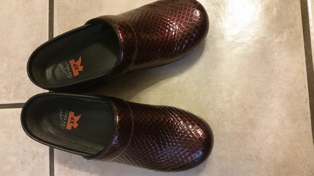 dansko women's pro xp clog