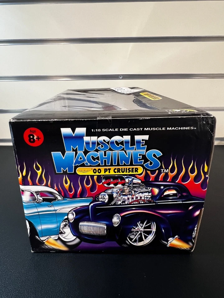 2002 Muscle Machines '00 Chrysler PT Cruiser 1:18 Scale Diecast Replica - Image 4 of 4