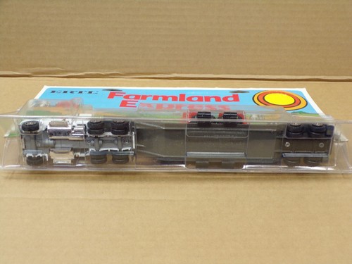 ERTL FARMLAND EXPRESS EQUIPMENT HAULING SET W/ DUETZ ALLIS TRACTORS #1288 - NOS - Picture 4 of 5