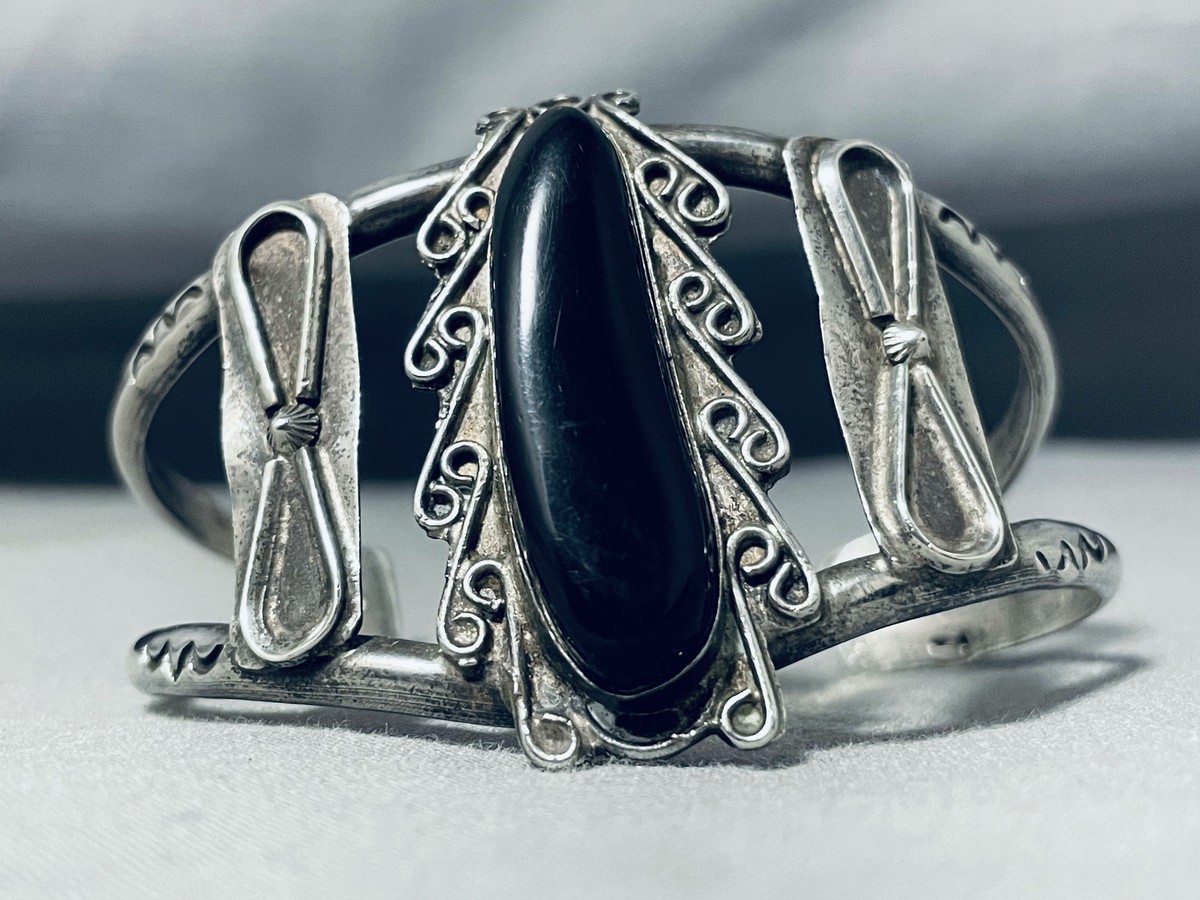 Amazing Vintage Native American Navajo Swirling Wave Sterling Silver Bracelet Old Cuff Amazing Vintage Native American Navajo Swirling Wave Sterling Silver Bracelet Old Cuff