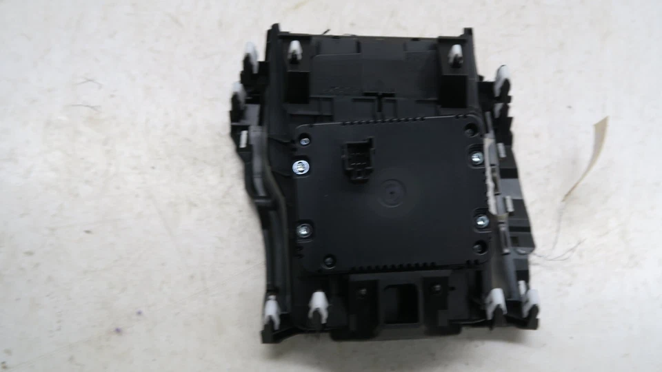 2023-2026 Alfa Romeo Tonale OEM Center Console Wireless Charger Trim - image 4 of 4