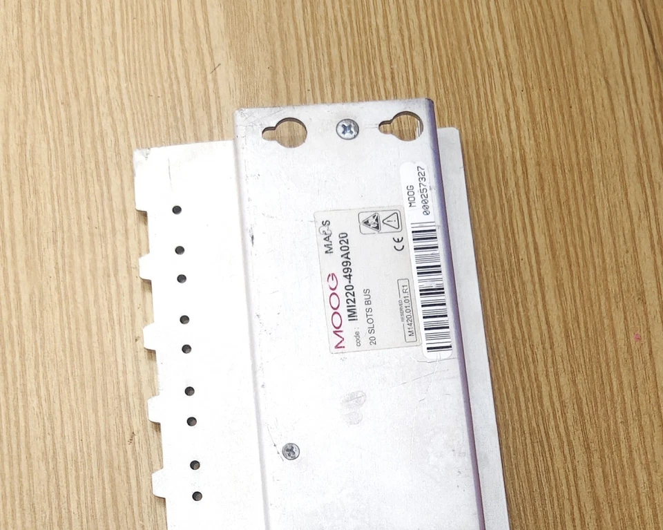 MOOG IMI220499A020 20 SLOTS BUS - Image 3 of 3