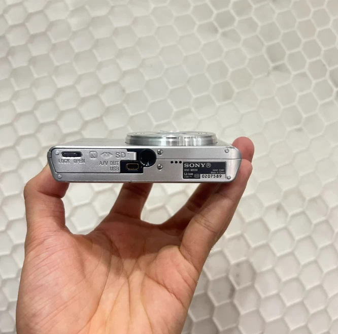 Sony Cyber-Shot DSC-W830  20.1MP 8x zoom Digital Camera English Silver - Tested - Image 3 of 4