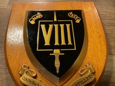VINTAGE HAND PAINTED 8 COMMANDO LIGHT REGT/BATTERY ROYAL ARTILLERY PLAQUE/SHIELD