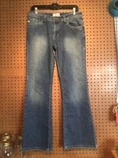 Crest Women’s Sz 9/10 (31 X 31) Blue Jeans Boot Cut Embroidered Stretch EUC #18