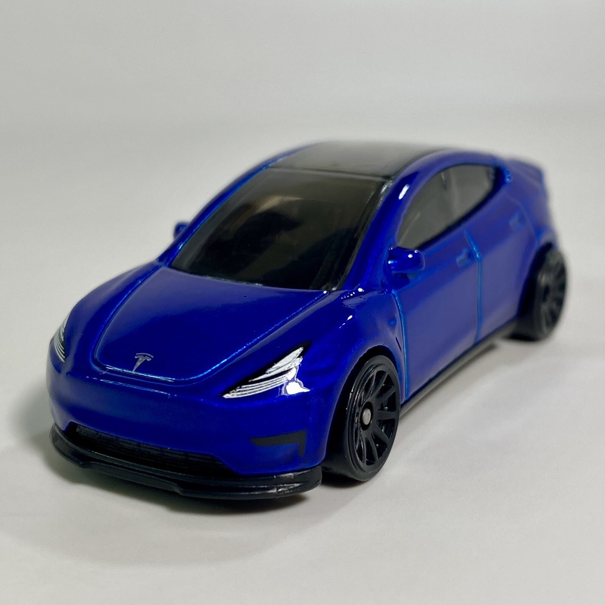 Tesla Model Y Blue 1:64 Scale Diecast Diorama Model Car #15