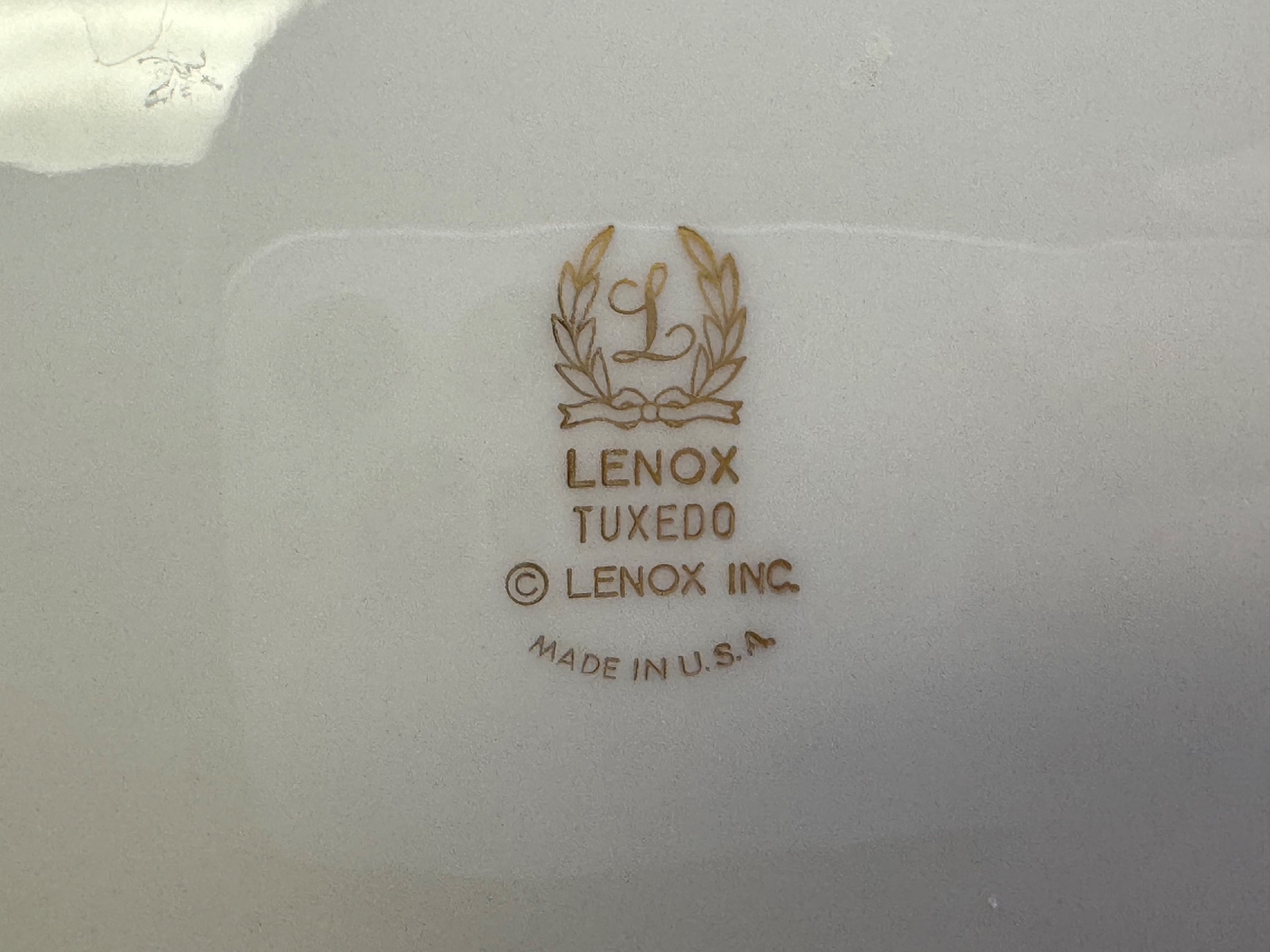 Set of 4 Lenox TUXEDO Gold Mark Dinner Plates