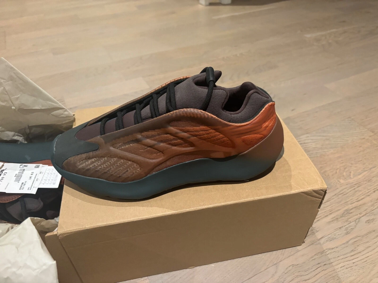 Adidas Yeezy 700 V3 Copper Fade taglia UK 8 nuove con scatola ?