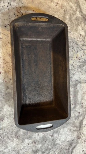 Vintage Lodge 4Lp Cast Iron Bread Loaf Pan 8.25x4.5x2.75" Baking Pan Made in USA