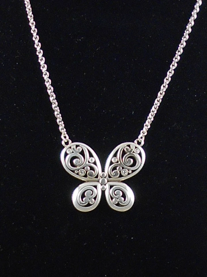 Collar colgante calado Brighton plateado CONTEMPO MARIPOSA D30287 $78 Foto 2 de 2