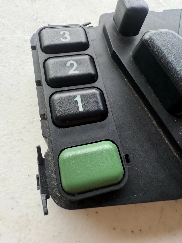 Interruptor de control del asiento del conductor Mercedes-Benz E320 2000 con memoria y rueda telescópica Foto 4 de 4