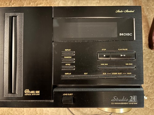 Fisher Studio 24 CD Player and Management System for 24 CDs - Picture 2 of 3