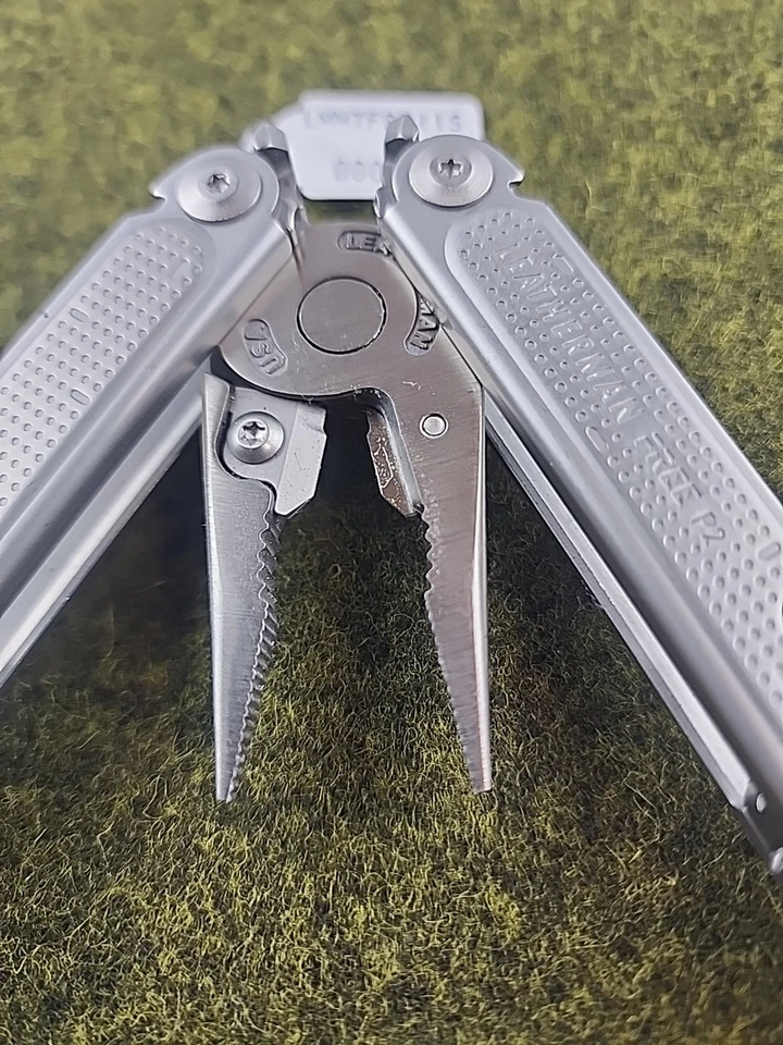 Leatherman FREE P2 Multi Tool  Magnetic Locking Excellent Condition + FREE POST - image 4 of 4