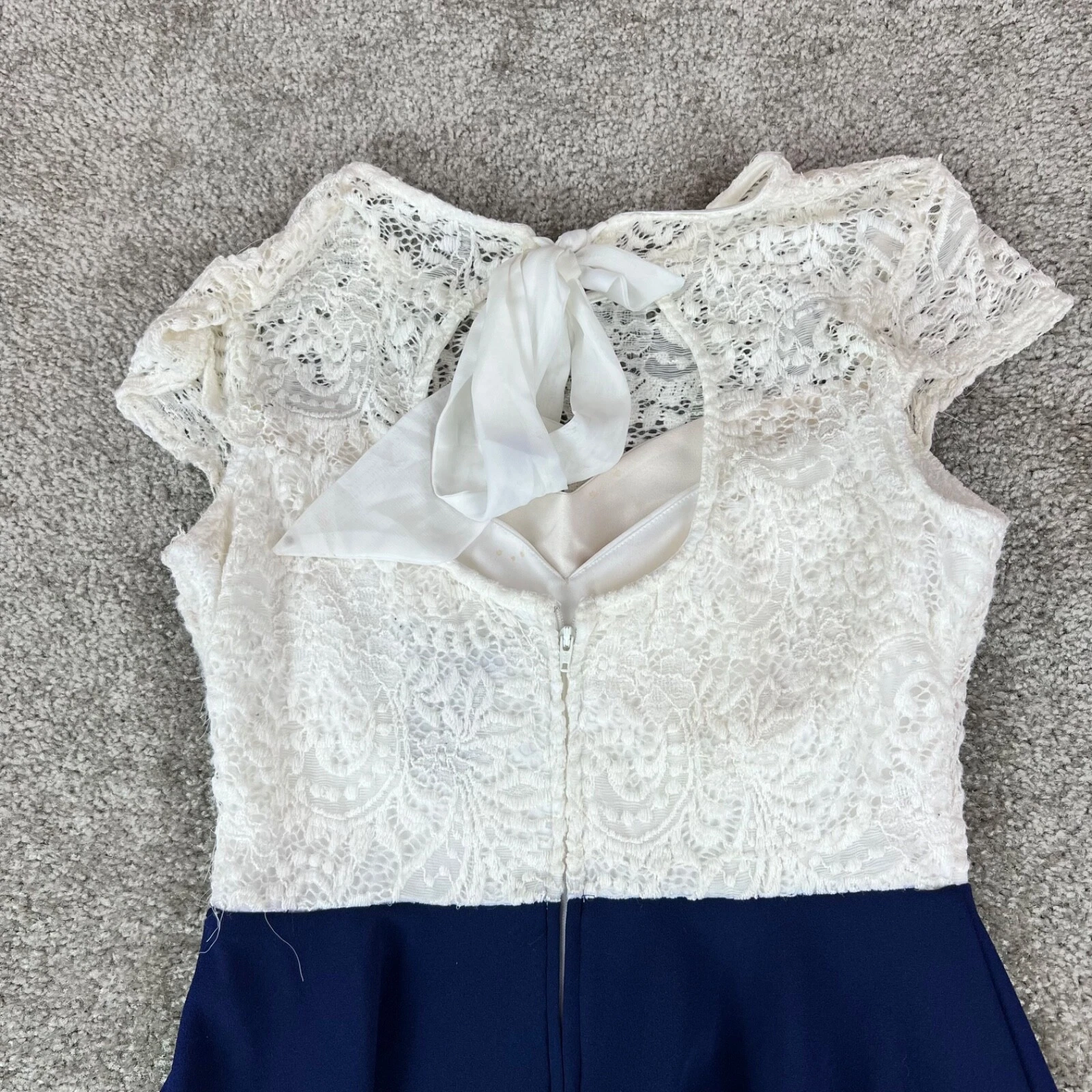 OFF WHITE Abito gonna B Darlin aderente e svasato bianco sporco pizzo blu navy taglia 7 8 junior REA