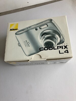 Nikon Coolpix L4 Digital Camera with NIKKOR 3X optical Zoom. Silver