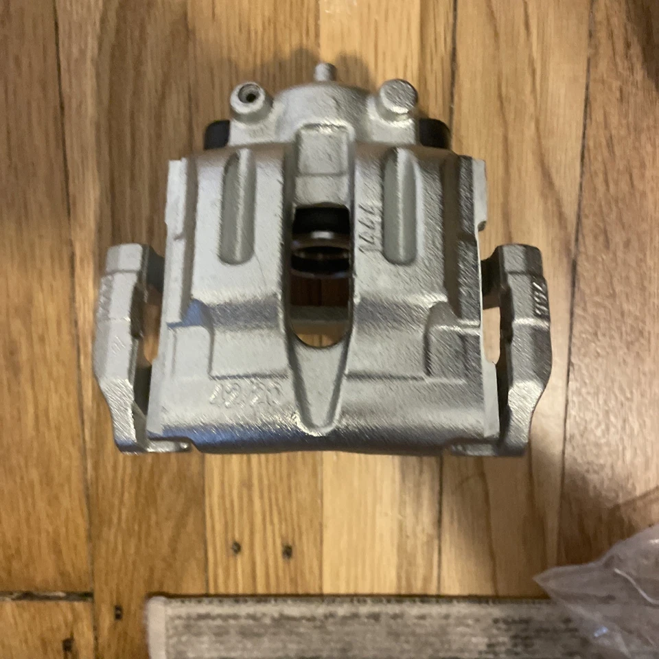 Задний правосторонний тормозной суппорт с кронштейном для BMW 320i 325Ci 325i 325xi 328i Z4 - Изображение 4 из 4