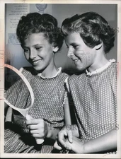 1959 Press Photo of Patty Ann DiBenedetto and her sister Cheryl.