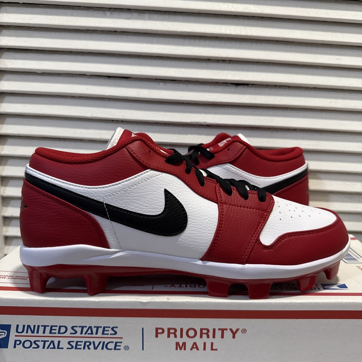 NIKE AIR JORDAN 1 RETRO MCS LOW “CHICAGO” BASEBALL CLEATS SIZE 13 Nike Men main image 4