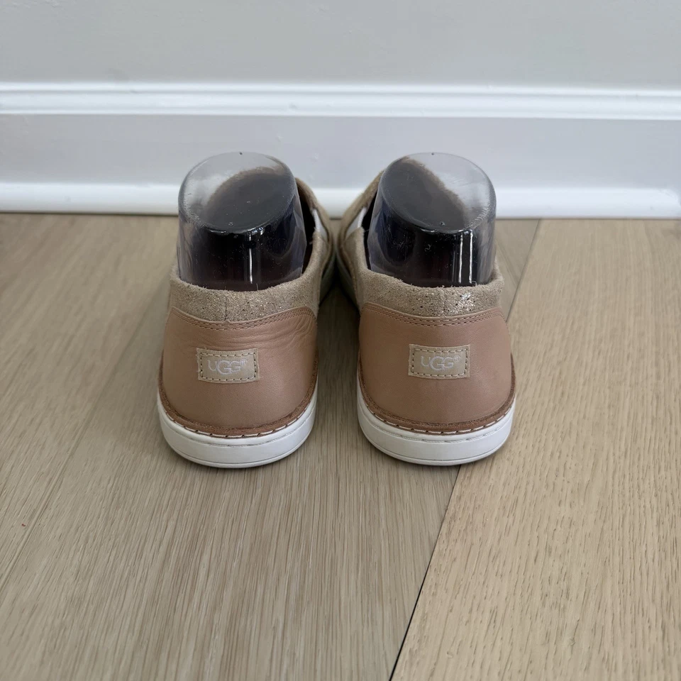 Zapatillas sin cordones UGG Adley Perf Stardust para mujer talla 10 doradas” Foto 4 de 4