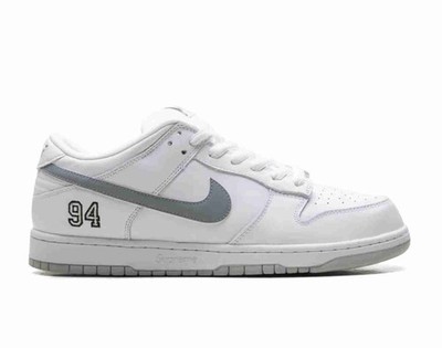 B I®️D Supreme Nike Dunk Low ホワイト 白 Size 11.5 - Supreme x Nike Dunk SB Low White Metallic Silver for