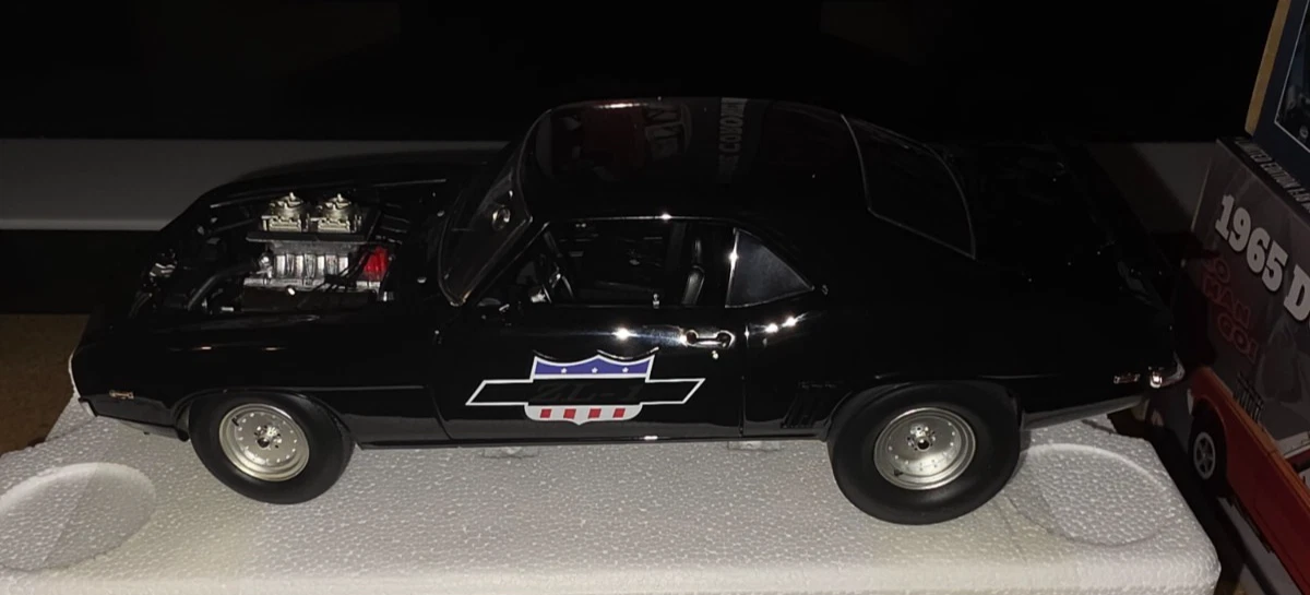 Chevrolet Camaro 1:18 Scale 1969 Vehicle Year Contemporary