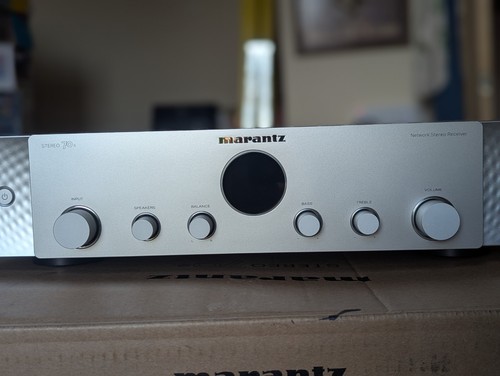 Marantz Cinema anni 70 argento slimline AV ricevitore surround 7,2 canali 8K NUOVO - Foto 3 di 8