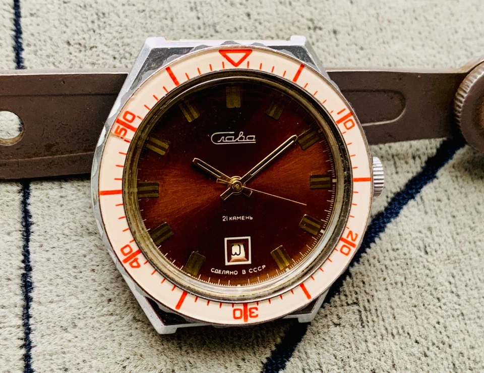 Collectible watch SLAVA 21 jewels burgundy/marooned with calendar frame 2 MChZ - Image 2 of 4