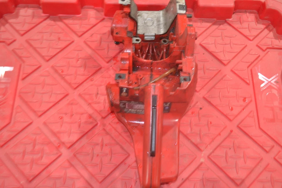 Craftsman 358.360280 Chainsaw OEM Chassis - Imagem 2 de 4