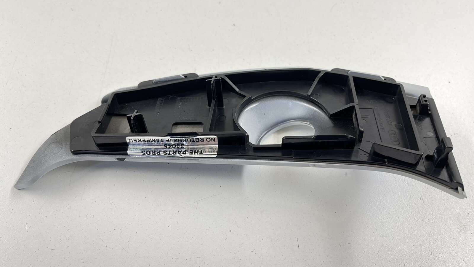 11-15 AUDI R8 SPYDER PASSENGER RIGHT SIDE QUARTER PANEL INSERT COVER TRIM OEM