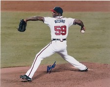 ARODYS VIZCAINO  ATLANTA BRAVES   ACTION SIGNED 8x10