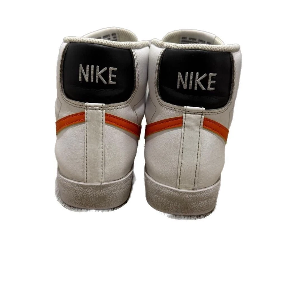 Nike Blazer Mid '77 Niños Mayores' Zapatos - Blanco/Gris Lobo/Negro/Naranja Seguridad Foto 2 de 4