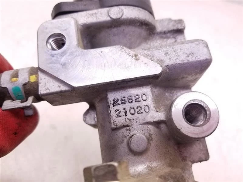 Toyota Prius C 2013 dos 1,5 L tracción delantera con válvula EGR  Foto 4 de 4