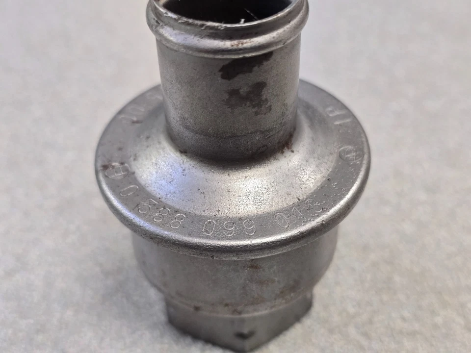 NICE USED ORIGINAL GENUINE PORSCHE 911 930 928 SMOG PUMP CHECK  VALVE 0588099013 - Image 3 of 4