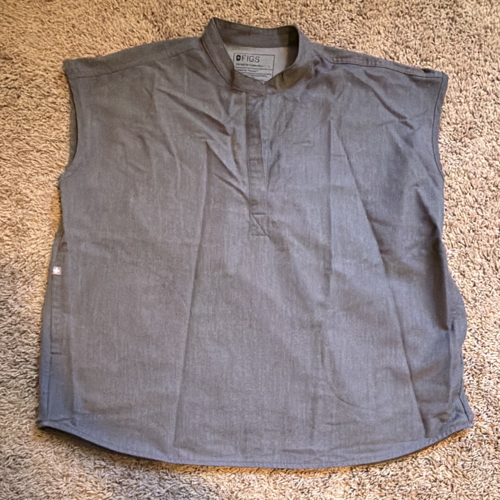 FIGS Rafaela Oversized Scrub Top in Graphite Size L