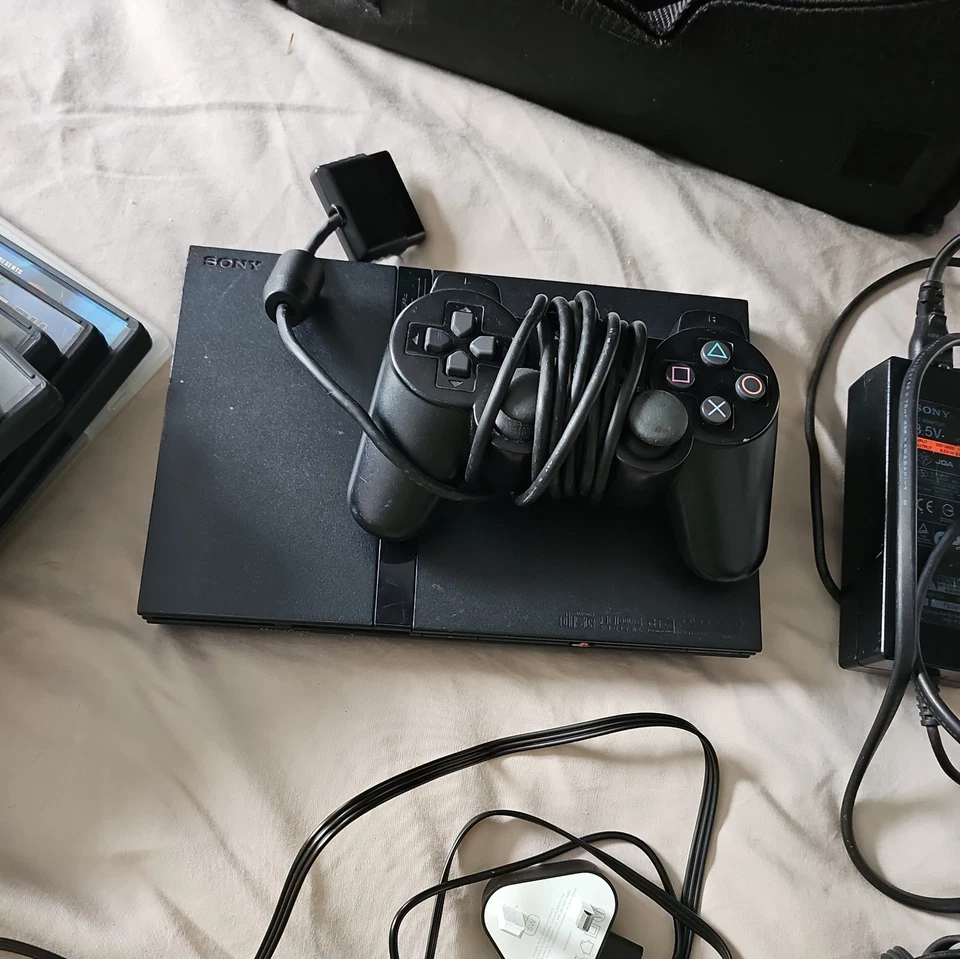 Sony PlayStation 2 Slim, photo 1 of 5