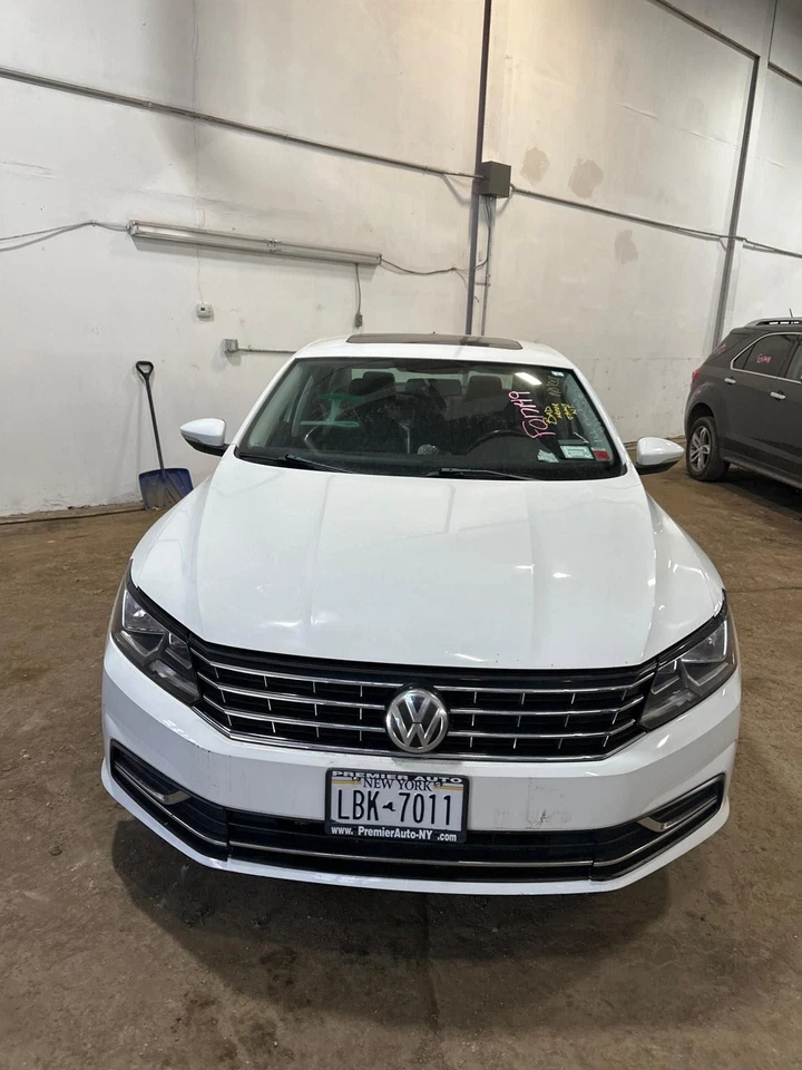 Used Front Center Interior Rear View Mirror fits: 2016 Volkswagen Passat SW Fron - Image 3 of 4