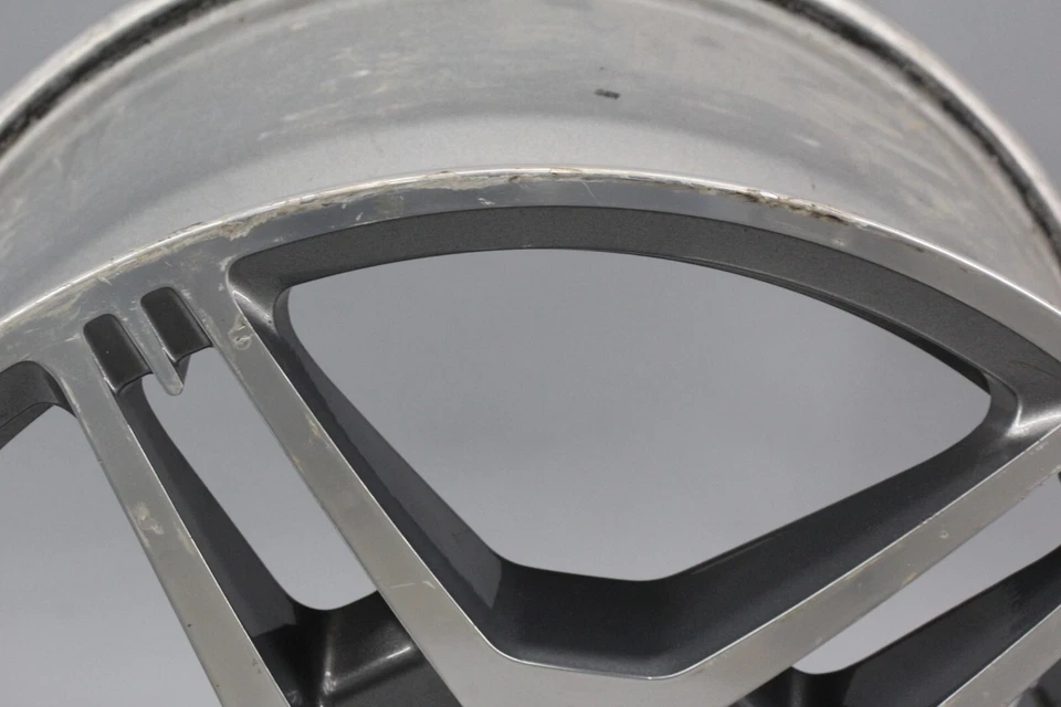 ✅ Mercedes W212 E63 AMG 9.5 X 19" R19 Factory Wheel Rim Gray 2124012802 OEM - Image 4 of 4