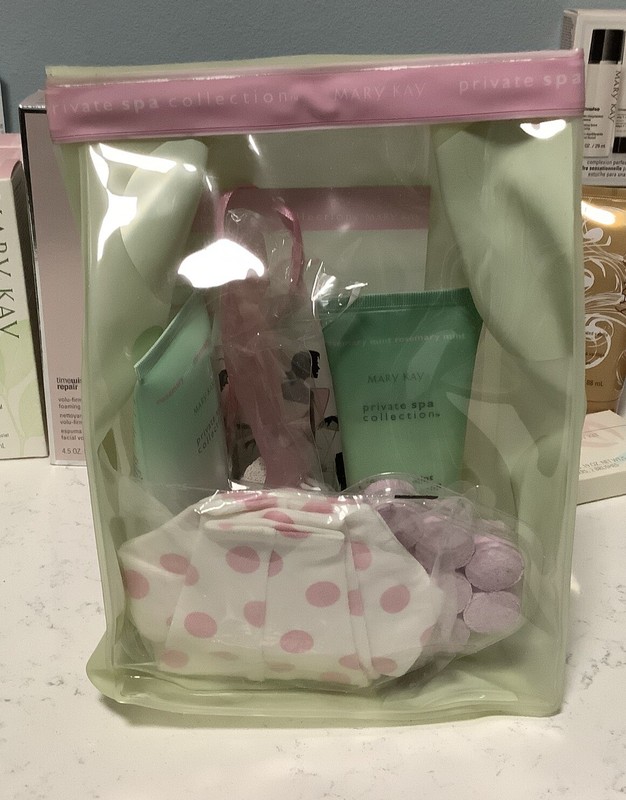MARY KAY 6pc GIRL TIME FOOT CARE PEDICURE GIFT SET FIZZIES MASK BALM SOCKS BRUSH