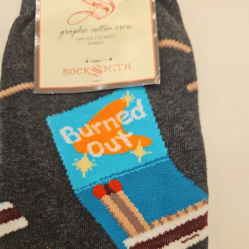 Socksmith Women's Crew Socks Burned Out Fun Novelty Footwear - Imagem 3 de 4