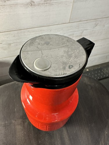 Bottiglia da tè vintage isolata MCM calda calda bevanda fredda thermos caffettiera - Foto 3 di 13
