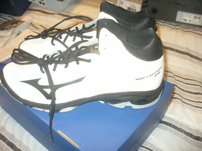 Mizuno Men's Wave Lightning Z4 High-Tops,Athletic Fitness,Sz 16M