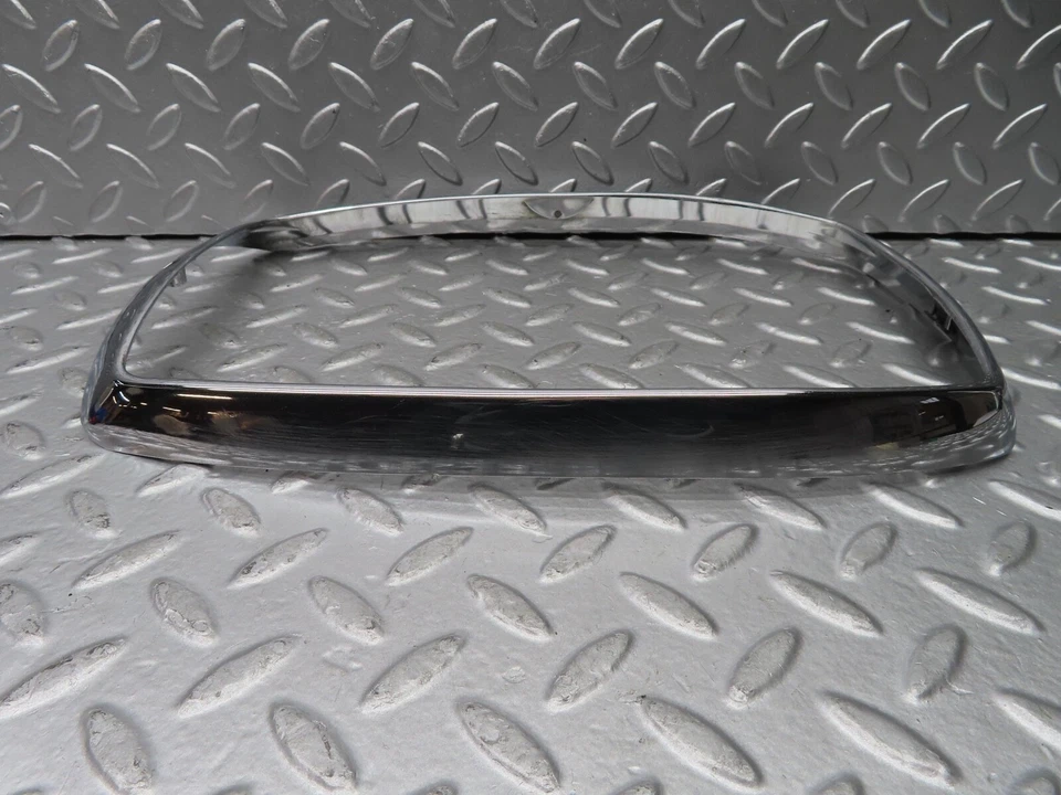 ♙��20802� Mercedes-Benz W114 250CE cupé faro marco cromado Hella Foto 3 de 4