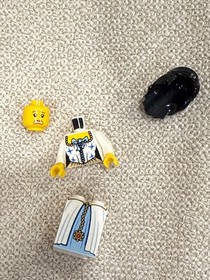 Lego Pirates PRINCESS MINIFIG - White Blue Bow Dress Maiden Female Girl 6243