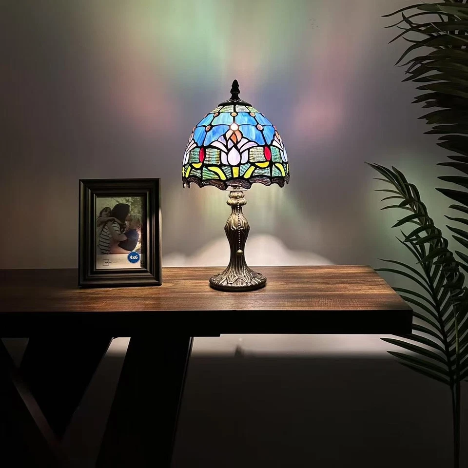 Mini lámpara de mesa estilo Tiffany azul vitral tulipanes bombilla LED 8"W*8"D*15"H Foto 2 de 4