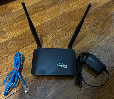 D-Link DIR-605L 300 Mbps 4-Port 10/100 Wireless N Router