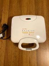 Toastmaster Cool-Touch & Easy Clean BELGIAN WAFFLE MAKER Model TWB2 
