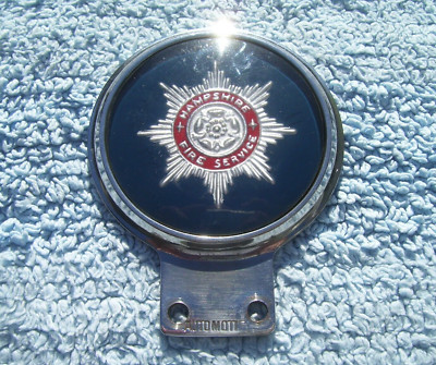 VINTAGE 1960s HAMPSHIRE FIRE SERVICE CAR BADGE ~HANTS RESUE BRIGADE FIREMAN RARE