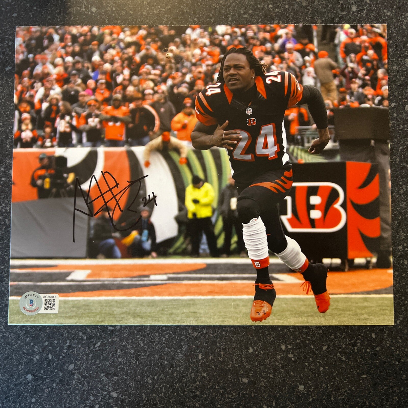 Adam Jones Autographed Signed Cincinnati Bengals ADAM Pacman JONES 8x10 Photo!! WVU MOUNTAINEERS BAS 